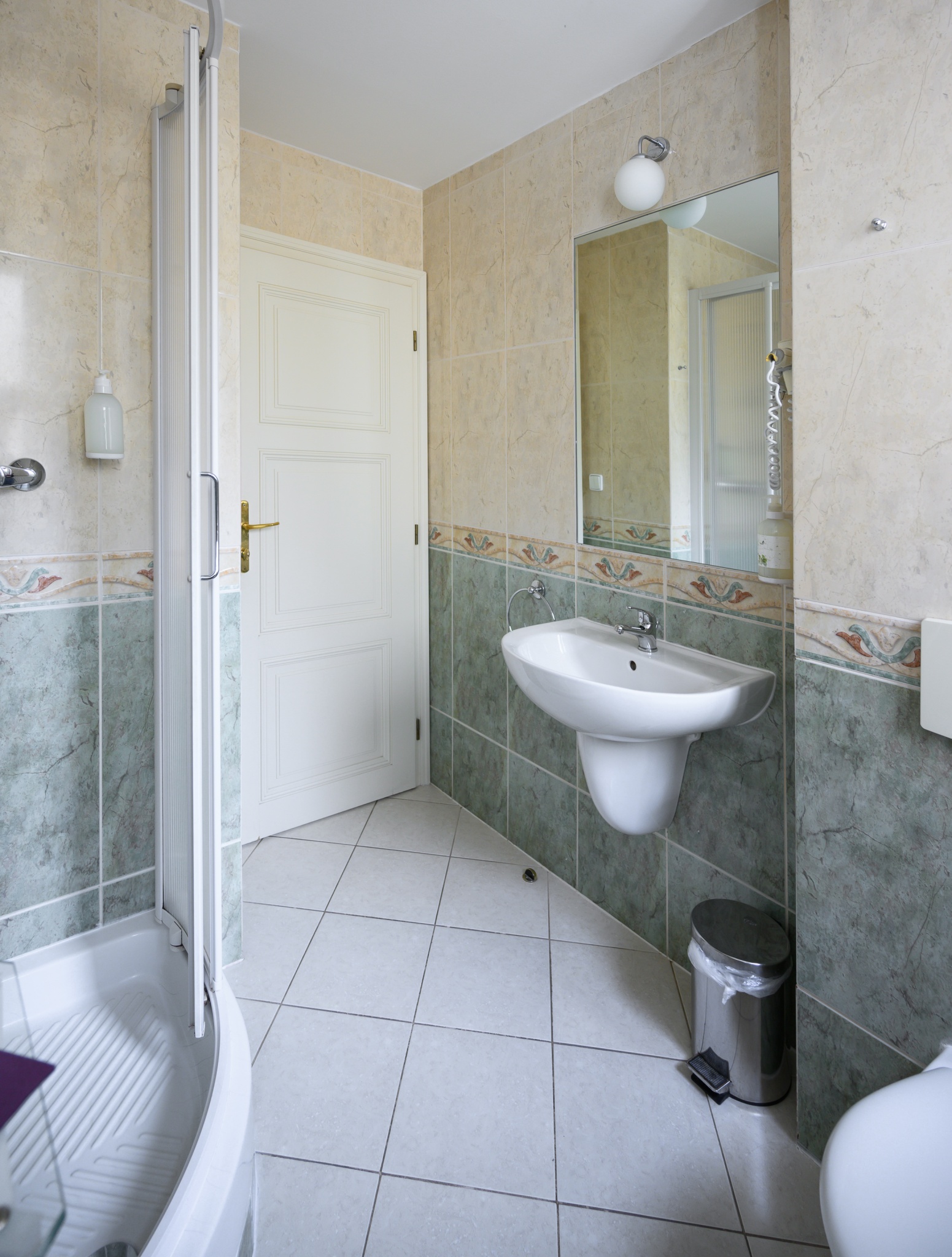 Standard Twin Room 4